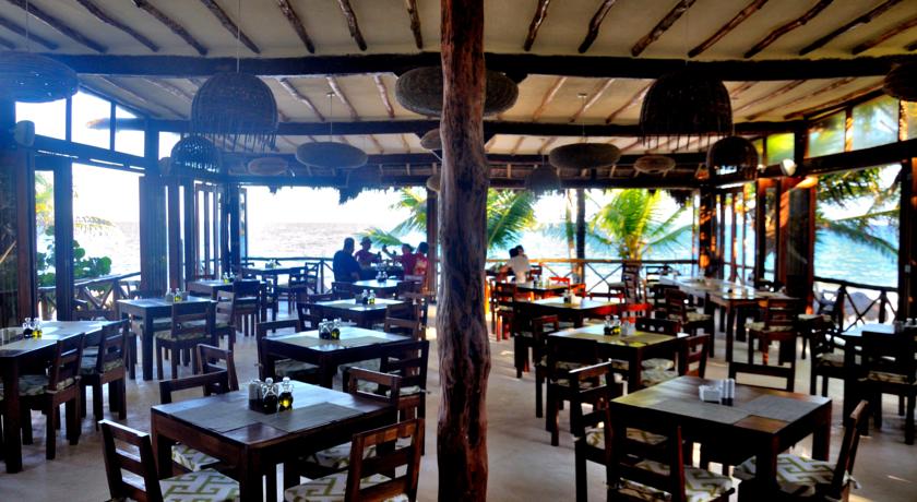 Imagen del bar/restaurante del Hotel Rosa Del Viento. Foto 3