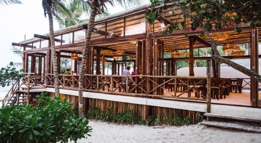 Imagen del bar/restaurante del Hotel Rosa Del Viento. Foto 4