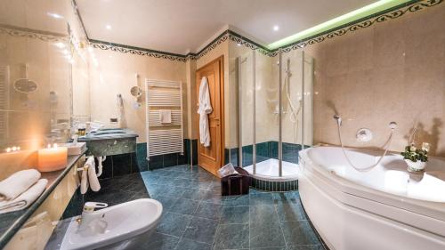 Imagen de la habitación del Hotel Rosa Eco Alpine Spa. Foto 5