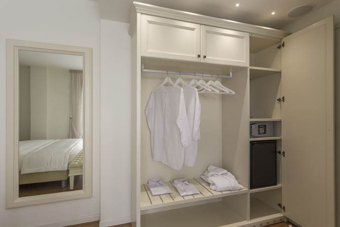 Imagen de la habitación del Hotel Rosa Purpurea. Foto 12