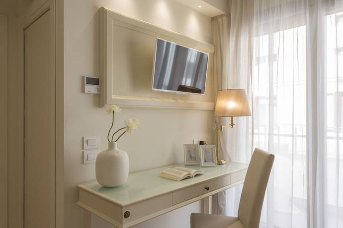 Imagen de la habitación del Hotel Rosa Purpurea. Foto 14