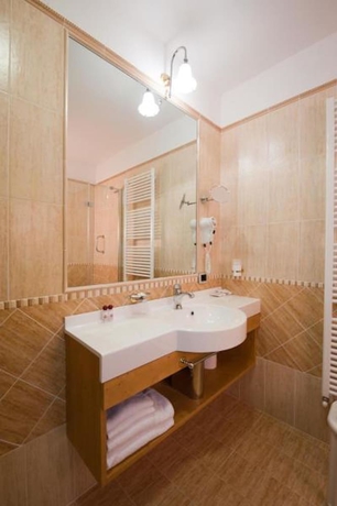 Imagen de la habitación del Hotel Rosa Resort. Foto 16