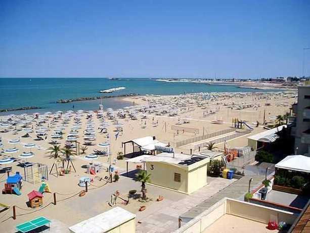 Imagen de los exteriores del Hotel Rosa, Rimini. Foto 16