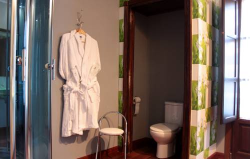 Imagen de la habitación del Hotel Rosa de Comares. Foto 4