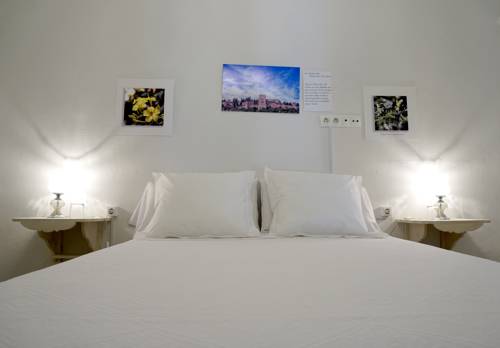 Imagen de la habitación del Hotel Rosa de Comares. Foto 5