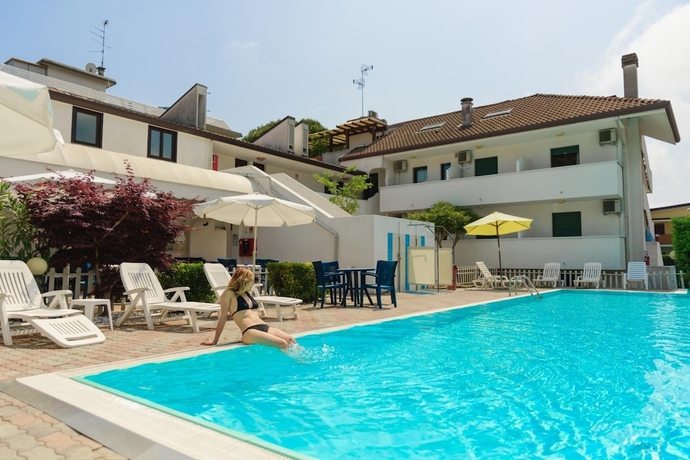 Imagen de la piscina del Hotel Rosa dei Venti, Lignano Sabbiadoro. Foto 18