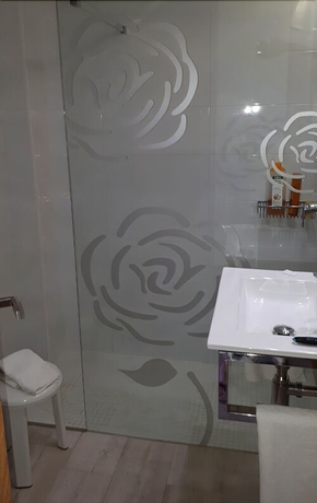 Imagen de la habitación del Hotel Rosabel. Foto 10