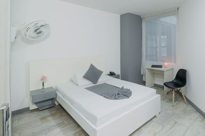 Imagen de la habitación del Hotel Rosales. Foto 7