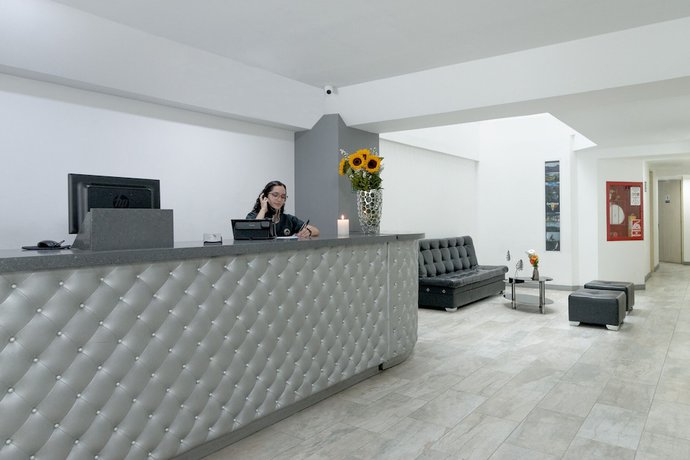 Imagen de los interiores del Hotel Rosales. Foto 18