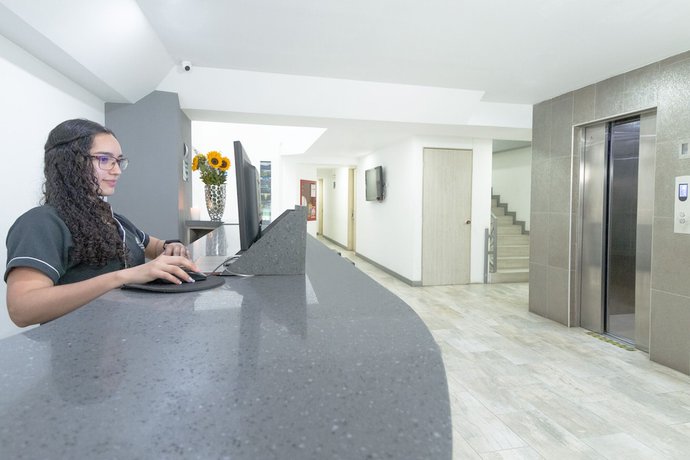 Imagen de los interiores del Hotel Rosales. Foto 20