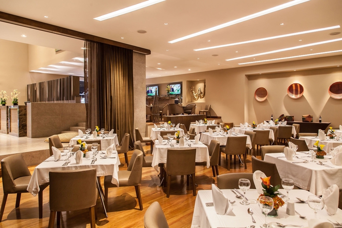 Imagen del bar/restaurante del Hotel Rosales Plaza. Foto 4