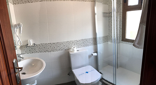 Imagen de la habitación del Hotel Rosalía de Castro. Foto 3