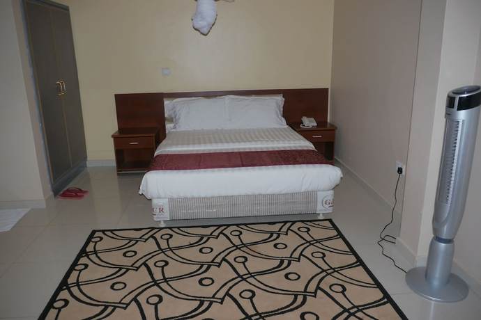 Imagen de la habitación del Hotel Rosaline Suites. Foto 4