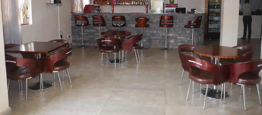 Imagen del bar/restaurante del Hotel Rosaline Suites. Foto 3