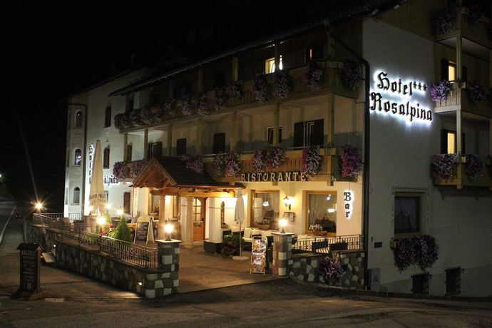 Imagen del bar/restaurante del Hotel Rosalpina, Soraga. Foto 3