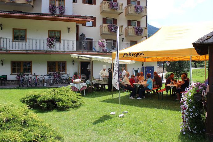 Imagen de la habitación del Hotel Rosalpina, Soraga. Foto 8