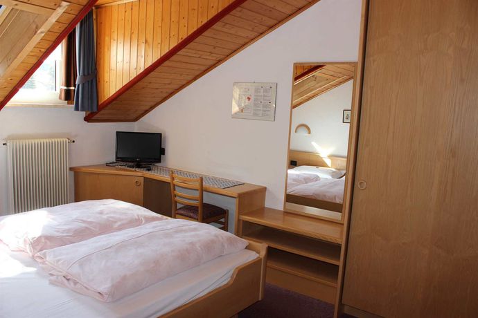 Imagen de los exteriores del Hotel Rosalpina, Soraga. Foto 12