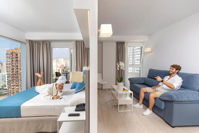 Imagen de la habitación del Hotel Rosamar Benidorm. Foto 10