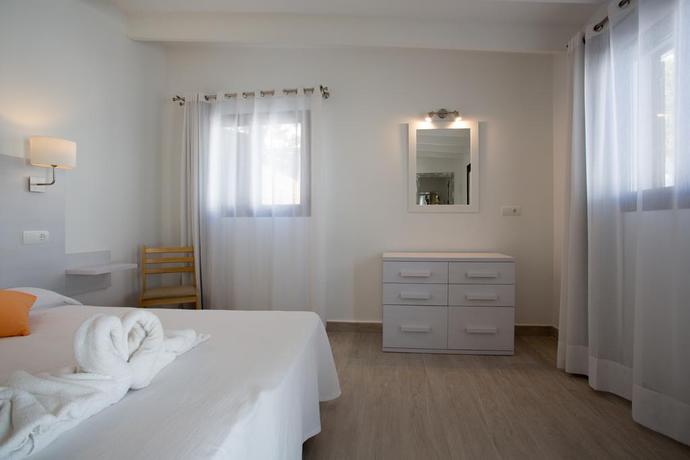 Imagen de la habitación del Hotel Rosamar, Es Pujols. Foto 26