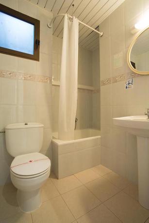 Imagen de la habitación del Hotel Rosamar, Es Pujols. Foto 29