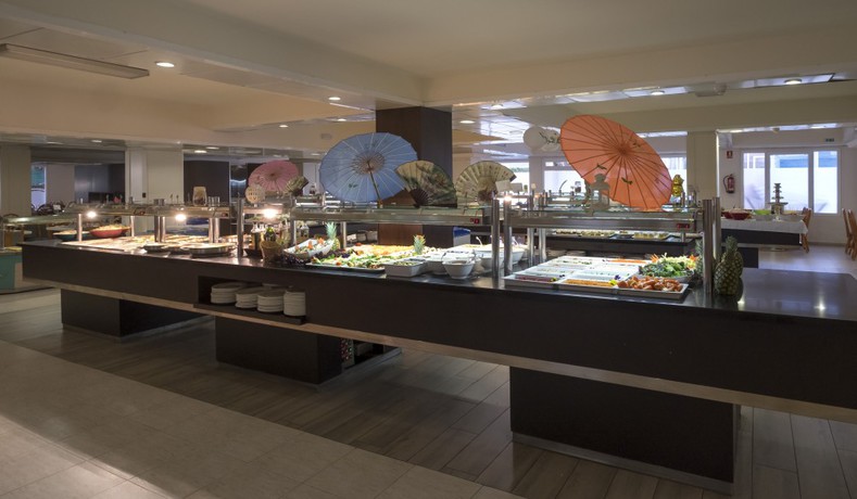 Imagen del bar/restaurante del Hotel Rosamar Garden Resort. Foto 2