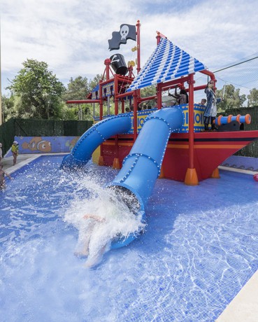 Imagen de la piscina del Hotel Rosamar Garden Resort. Foto 15