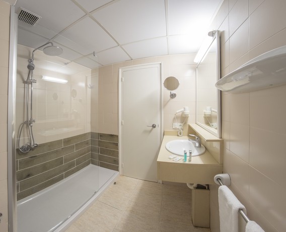 Imagen de la habitación del Hotel Rosamar Garden Resort. Foto 11