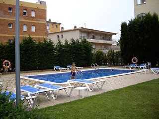 Imagen de la piscina del Hotel Rosamar Roses. Foto 8