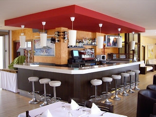 Imagen del bar/restaurante del Hotel Rosamar Roses. Foto 4