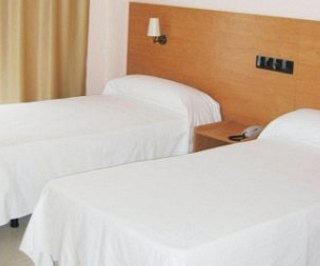 Imagen de la habitación del Hotel Rosamar Roses. Foto 5