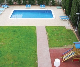 Imagen de la piscina del Hotel Rosamar Roses. Foto 9