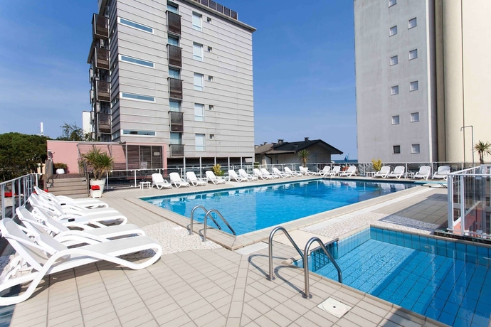 Imagen de la piscina del Hotel Rosanna, Lido Di Jesolo. Foto 19