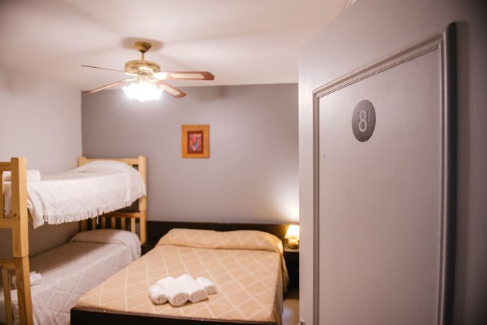 Imagen de la habitación del Hotel Rosario. Foto 12