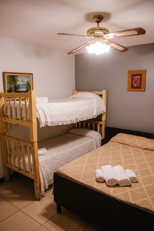 Imagen de la habitación del Hotel Rosario. Foto 15