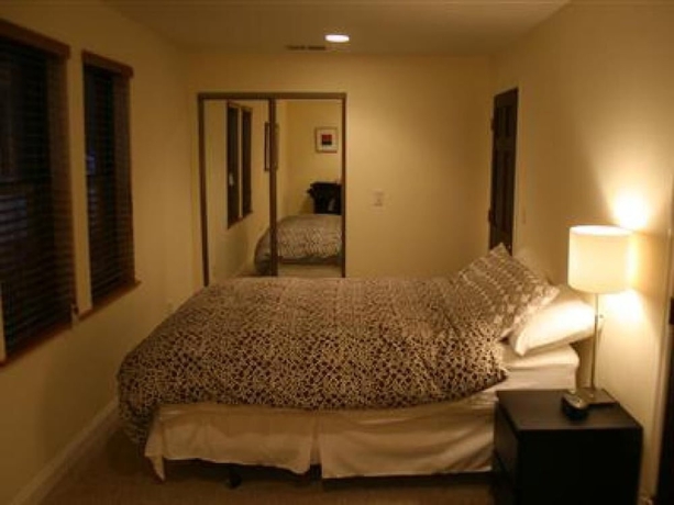 Imagen de la habitación del Hotel Roscoe Village Guesthouse. Foto 9