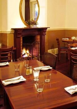 Imagen del bar/restaurante del Hotel Rose And Crown, Guildford. Foto 5