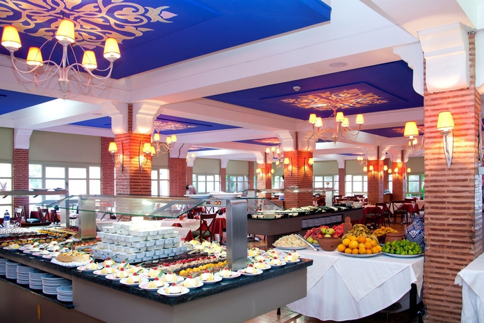 Imagen del bar/restaurante del Hotel Rose Aqua Park. Foto 4