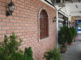 Imagen general del Hotel Rose Cottage Hotel Taman Daya. Foto 4