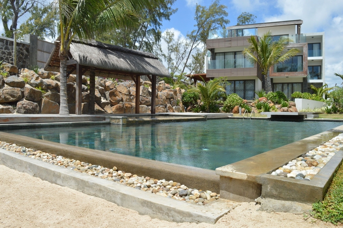 Imagen de la piscina del Hotel Rose Des Sables Beachfront Apartments. Foto 8