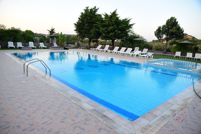 Imagen de la piscina del Hotel Rose Faliraki. Foto 15