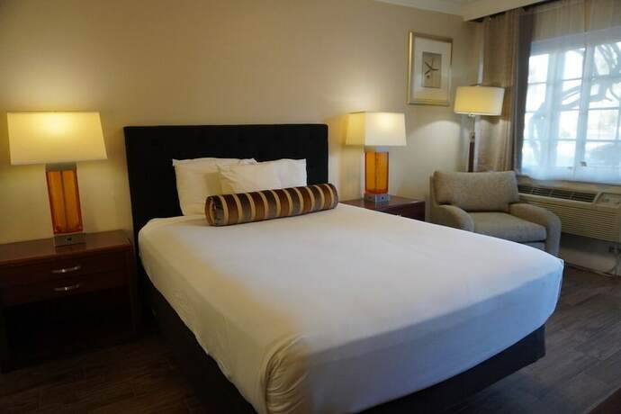Imagen general del Hotel Rose Garden Inn, Santa Barbara. Foto 2
