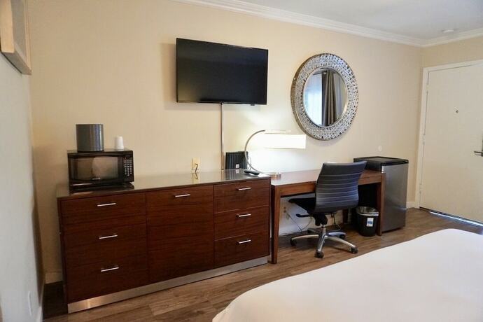 Imagen de la habitación del Hotel Rose Garden Inn, Santa Barbara. Foto 18