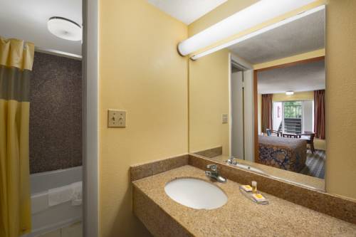 Imagen general del Hotel Rose Garden Inn & Suites. Foto 1