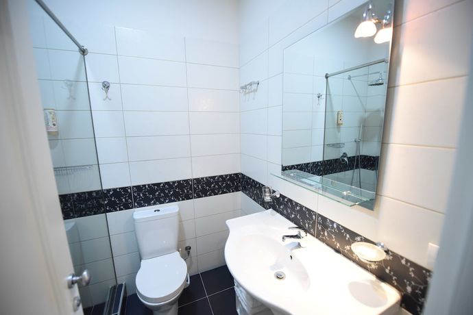 Imagen de la habitación del Hotel Rose Garden, Shkoder. Foto 13