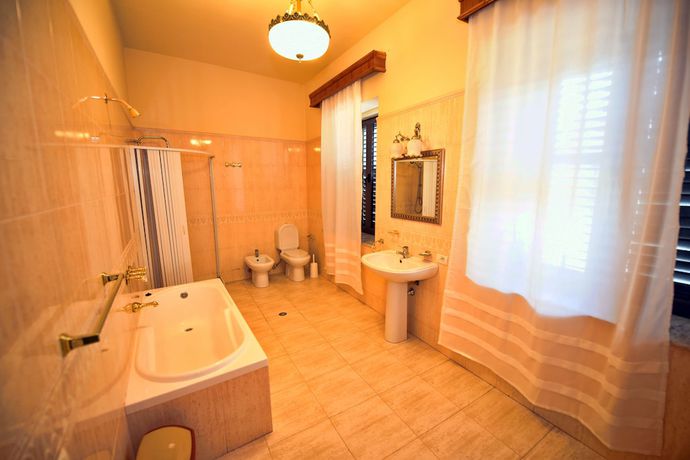 Imagen de la habitación del Hotel Rose Garden, Shkoder. Foto 17