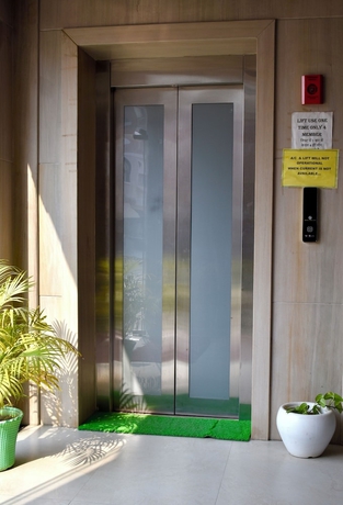 Imagen de los interiores del Hotel Rose Inn Haridwar. Foto 13
