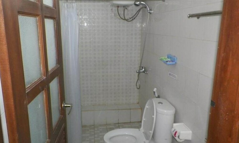 Imagen de la habitación del Hotel Rose Inn, Pangandaran. Foto 5