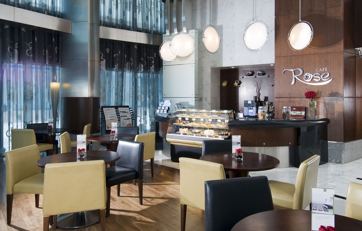 Imagen del bar/restaurante del Hotel Rose Rayhaan By Rotana. Foto 2