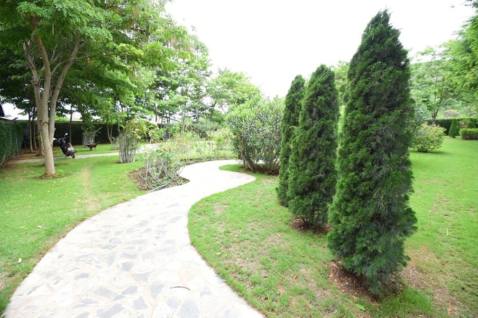 Imagen de los exteriores del Hotel Rose Villa Resort. Foto 17