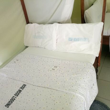 Imagen de la habitación del Hotel Rose Wood Lodge. Foto 14